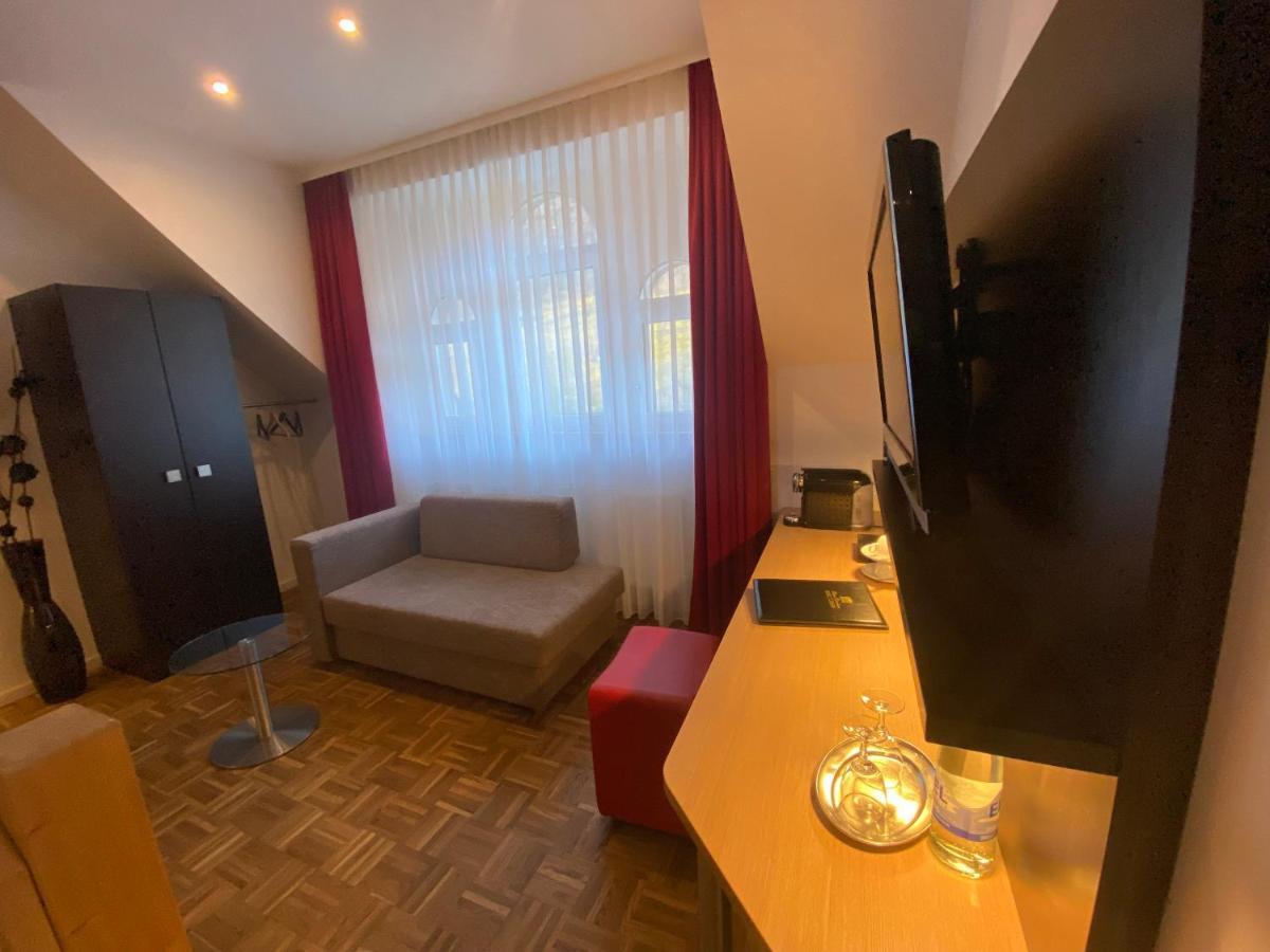 Hotel Altes Pfarrhaus à Ernst Extérieur photo